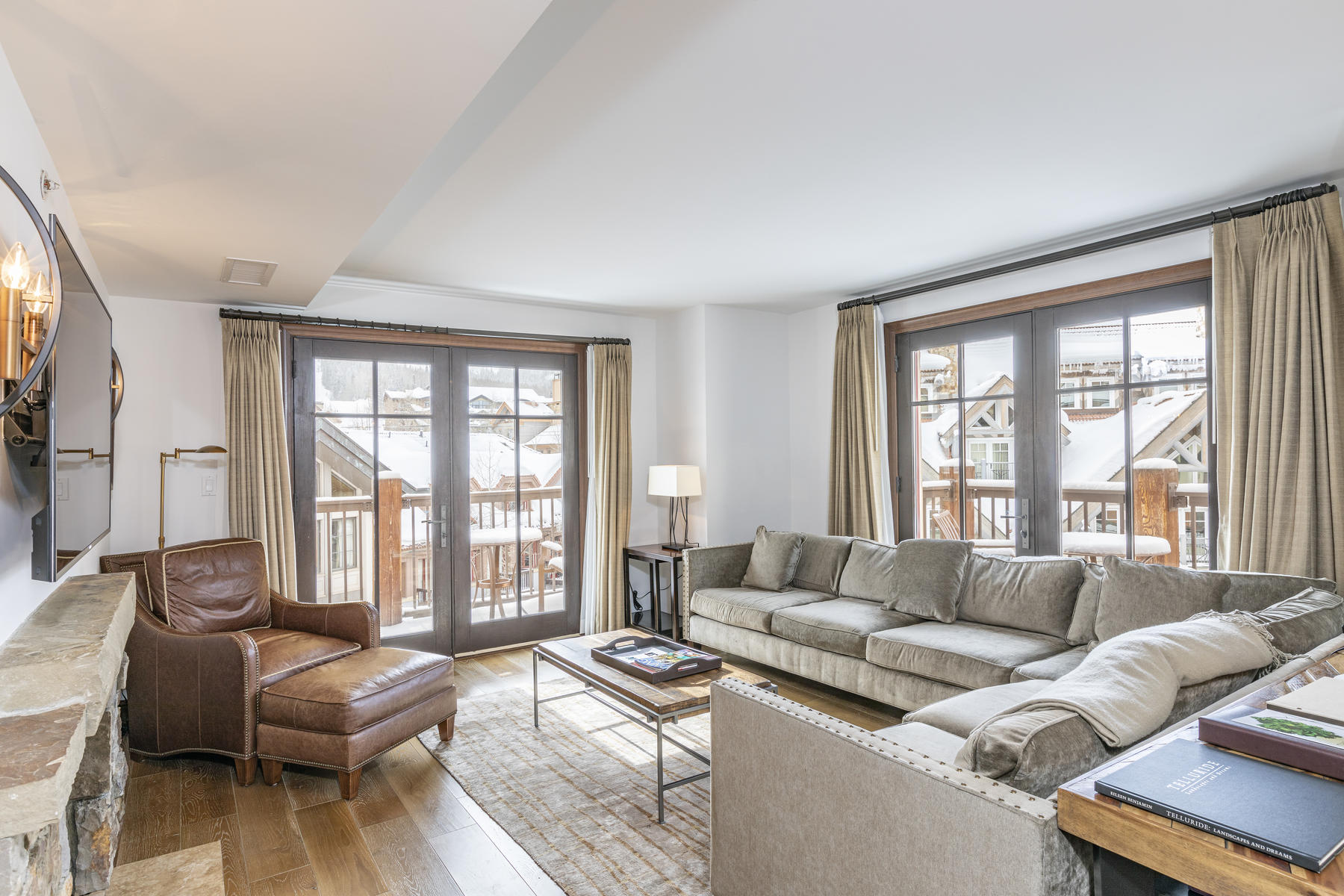 Beautiful 2 bedroom condo at the Madeline Hotel- Great amenities and rental potential! header image.