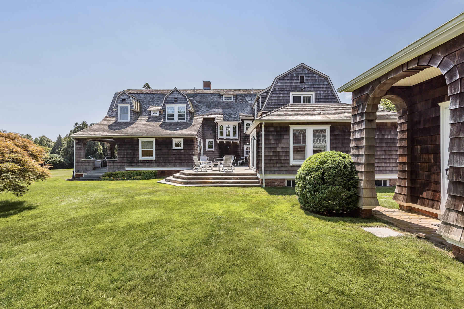 World Market Spotlight - 31 Hedges Lane, Sagaponack, NY - $18,500,000 header image.