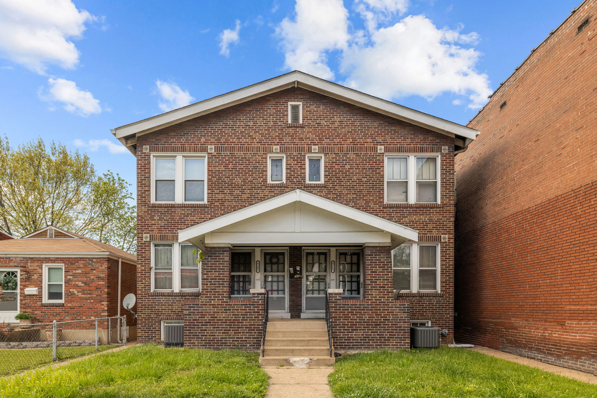 4-family brick building in St. Louis, MO