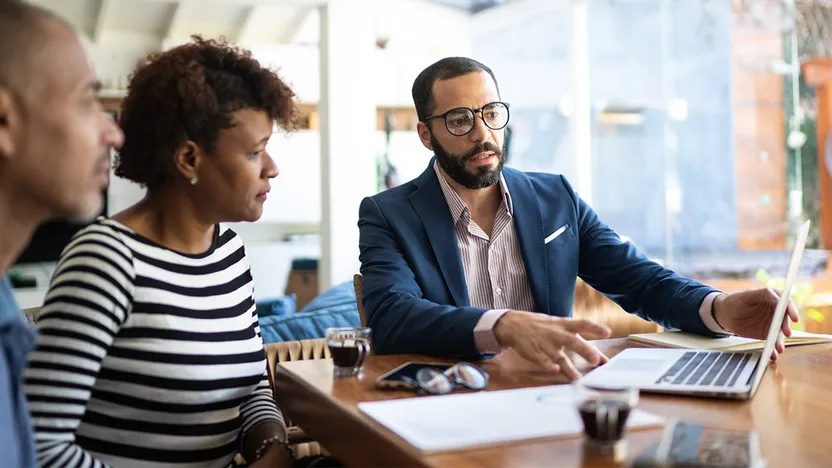 Encontraste un comprador por tu cuenta? Aquí tienes por qué aún necesitas un agente Por Realtor.com header image.