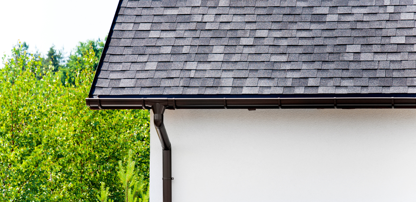 Signs That You May Need a New Roof By HomeKeepr header image.