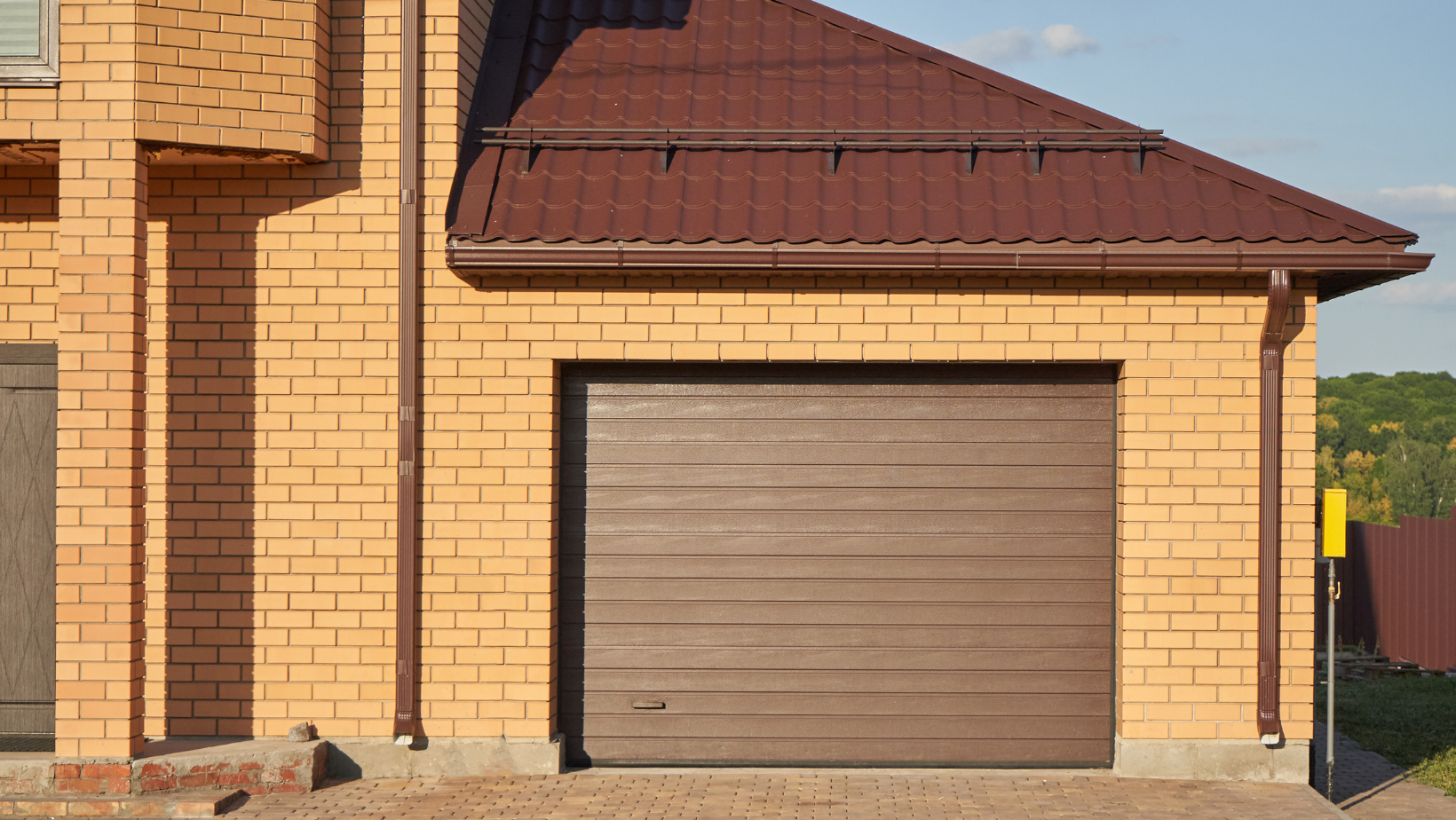 Give Your Garage Door a Lift! By HomeKeepr header image.
