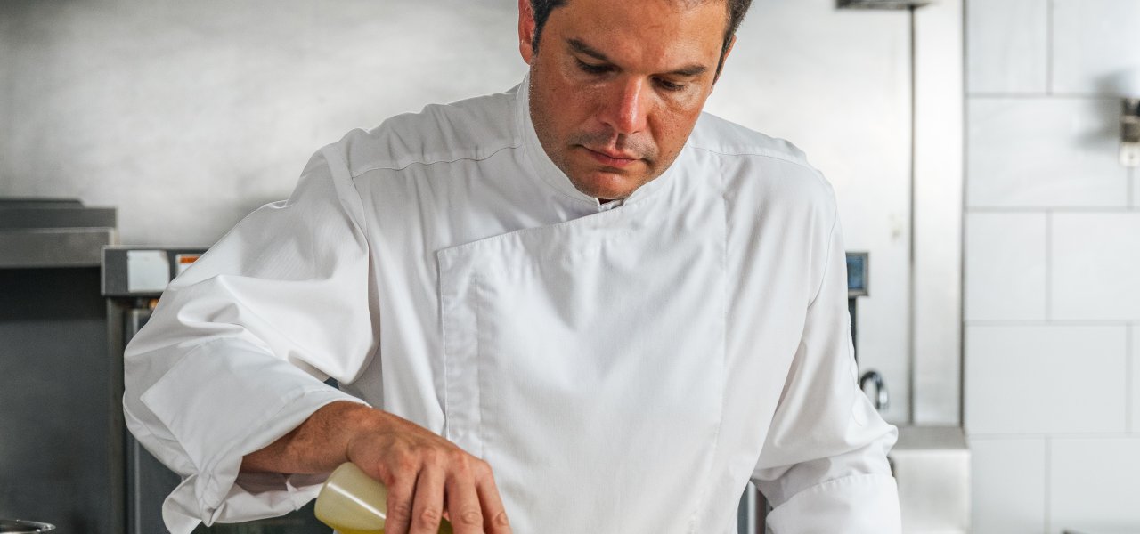 Redefiniendo la cocina puertorriqueña con el Chef Francis Guzmán de Vianda Por Discover Puerto Rico header image.