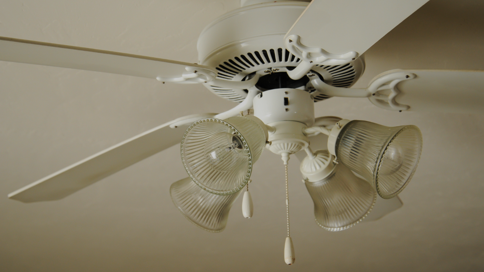 How Big is Your Ceiling Fan? by HomeKeepr header image.