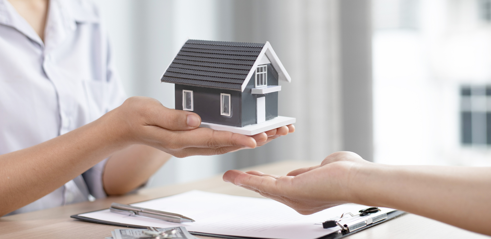 Fannie Mae forecasts 30-year mortgage rate at 4.5% next year By wtop.com header image.