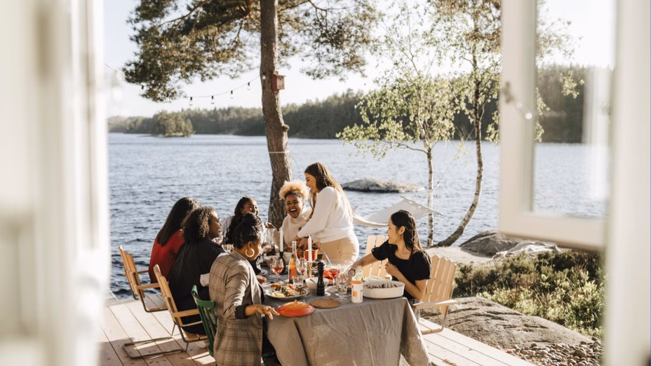 Propiedad en el Lago en Venta: Cómo Comprar una Casa Frente al Agua – Por Realtor.com header image.