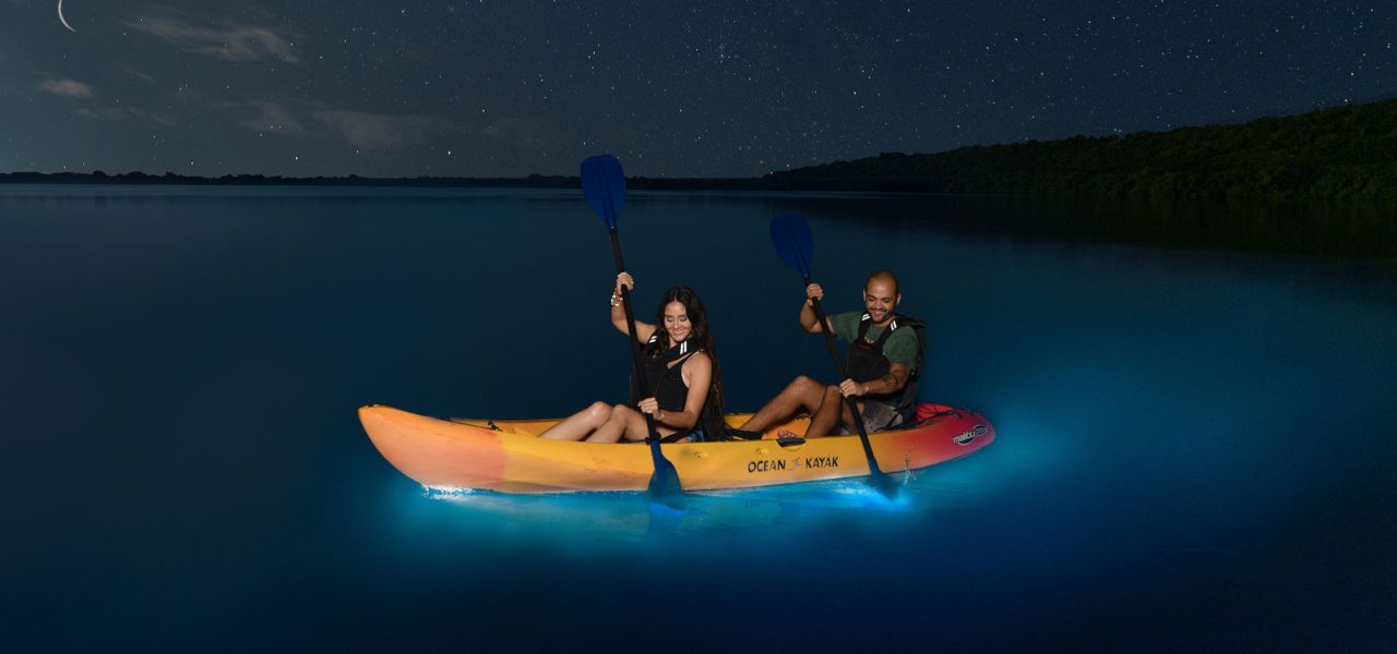 Explorando las bahías bioluminiscentes de Puerto Rico Por Discover Puerto Rico header image.