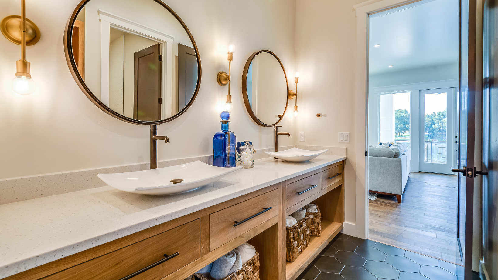 What Is a Vessel Sink? By HomeKeepr header image.