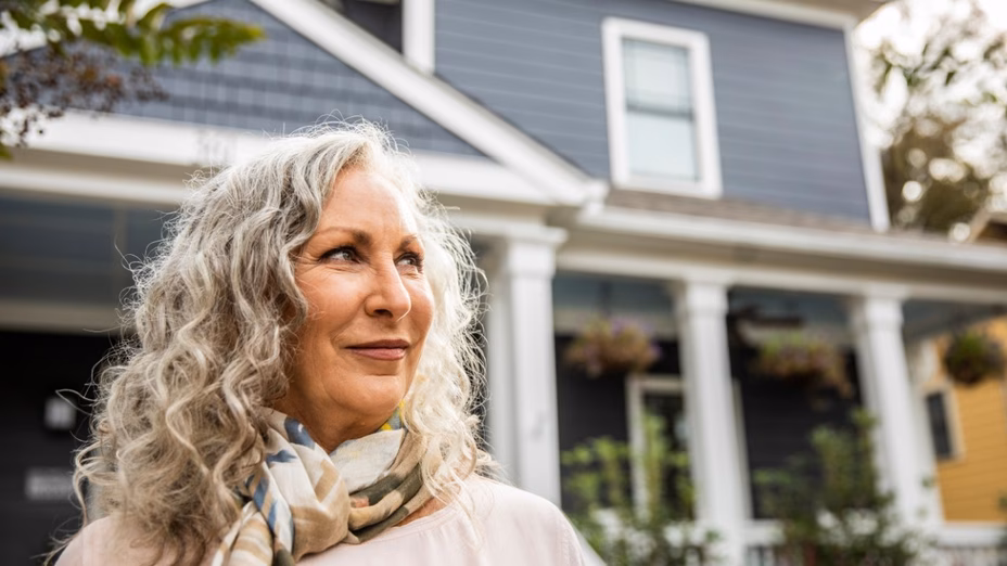 Jubilado de Míchigan se convierte en propietario de vivienda por primera vez a los 65 años gracias a un programa de asistencia para vivienda Por Realtor.com header image.