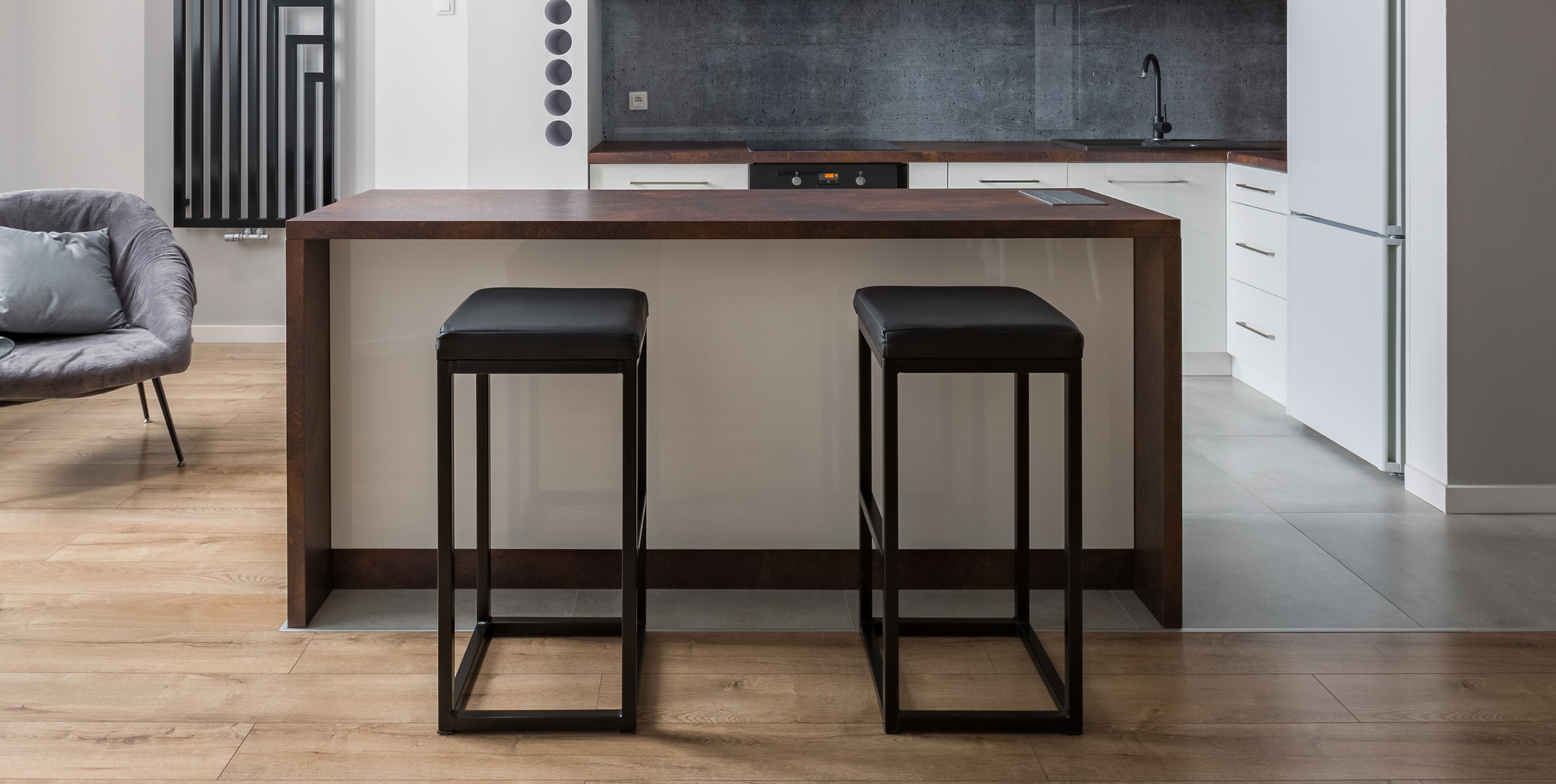 Sidle On Up to the Bar (Stool): 5 Ultrachic and Unique Kitchen Seating Ideas By Realtor.com header image.