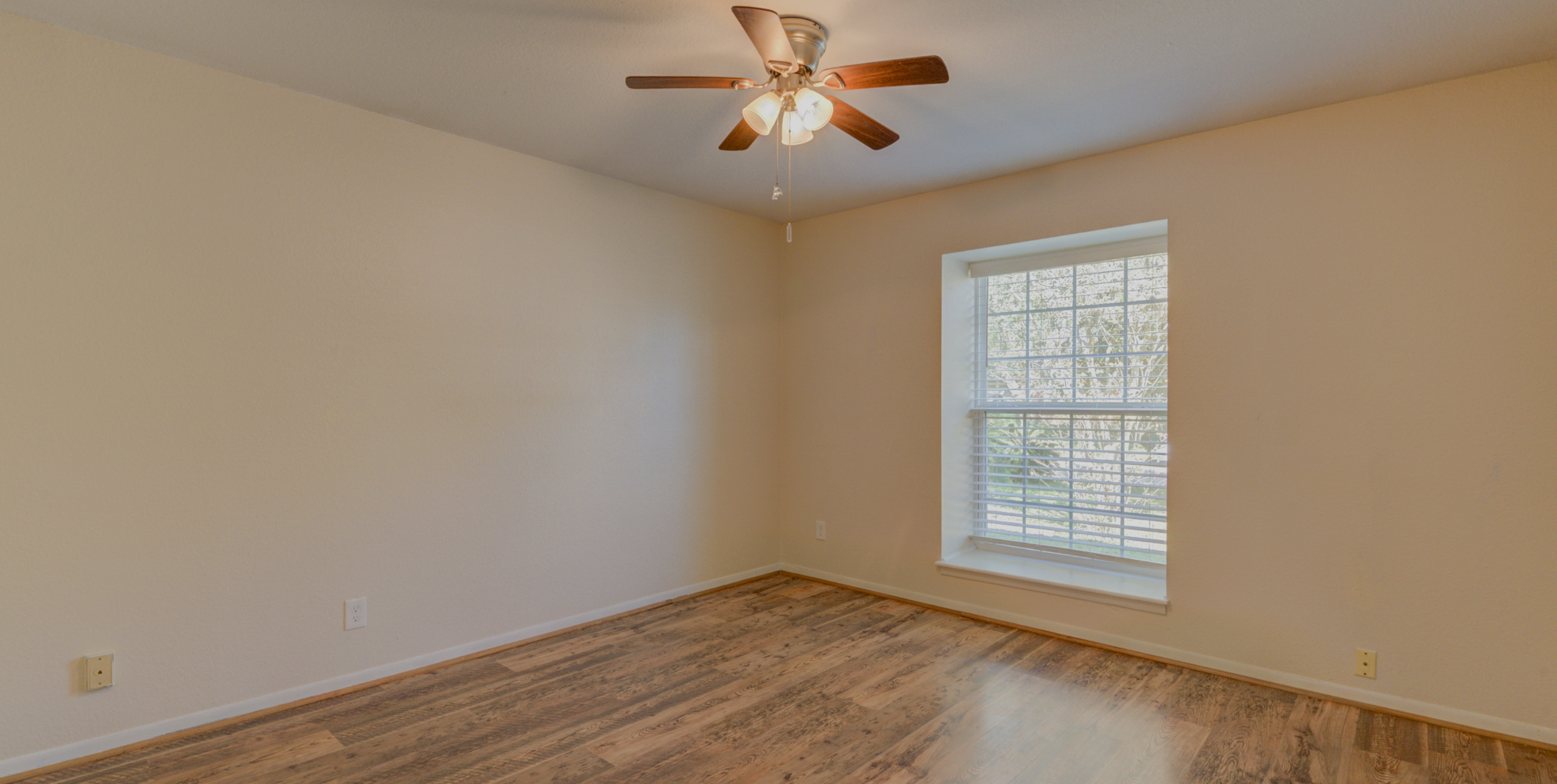 Choosing Custom Windows by HomeKeepr header image.