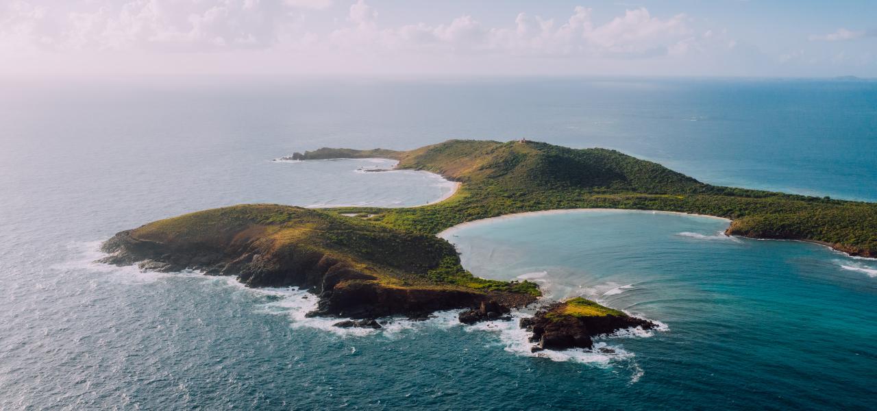 Dónde quedarte en Culebra Por Discover Puerto Rico header image.