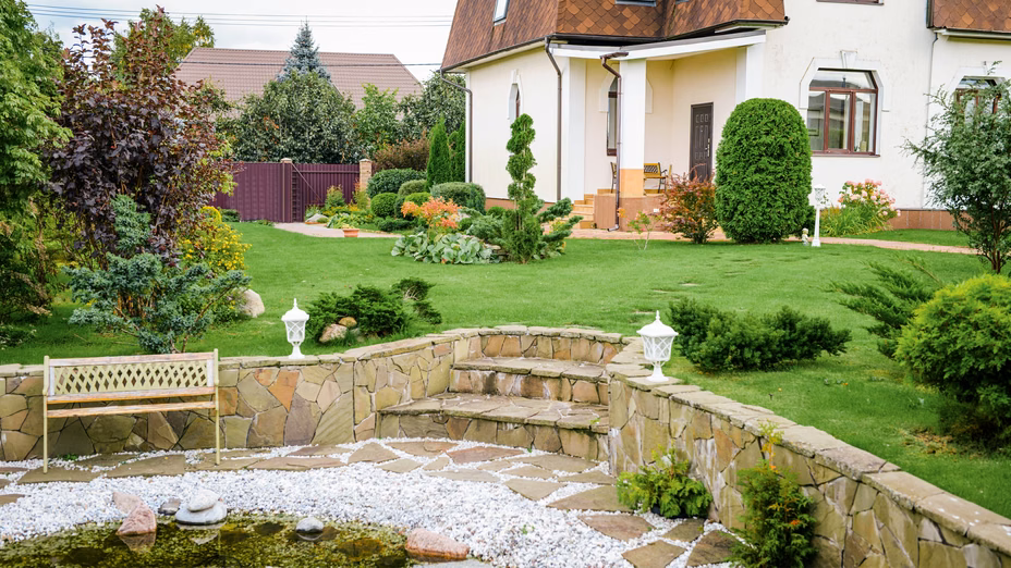 Envejecer en el Hogar al Aire Libre: Mejoras de Accesibilidad Económicas para Hacer Tú Mismo que No Afectan el Valor de Reventa Por Realtor.com header image.