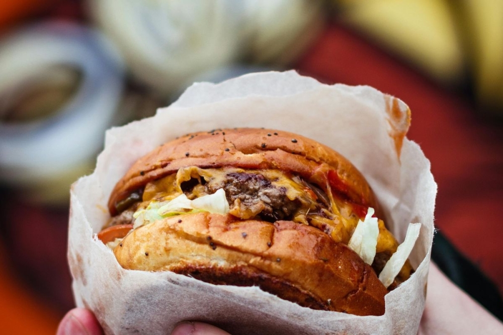 Durb's Restaurant now flipping smash burgers in League City By Community Impact header image.