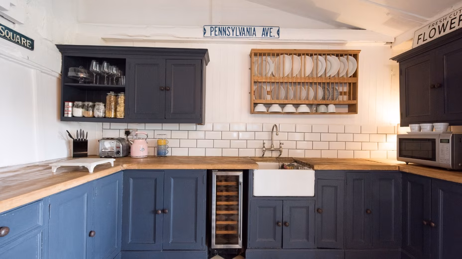 The Biggest Kitchen Cabinet Trends Homeowners Will See in 2026 By Realtor.com header image.