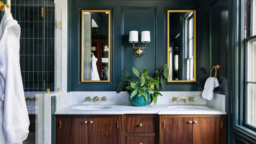 5 Moody Bathroom Trends Turning Up the Drama This Winter By Realtor.com header image.