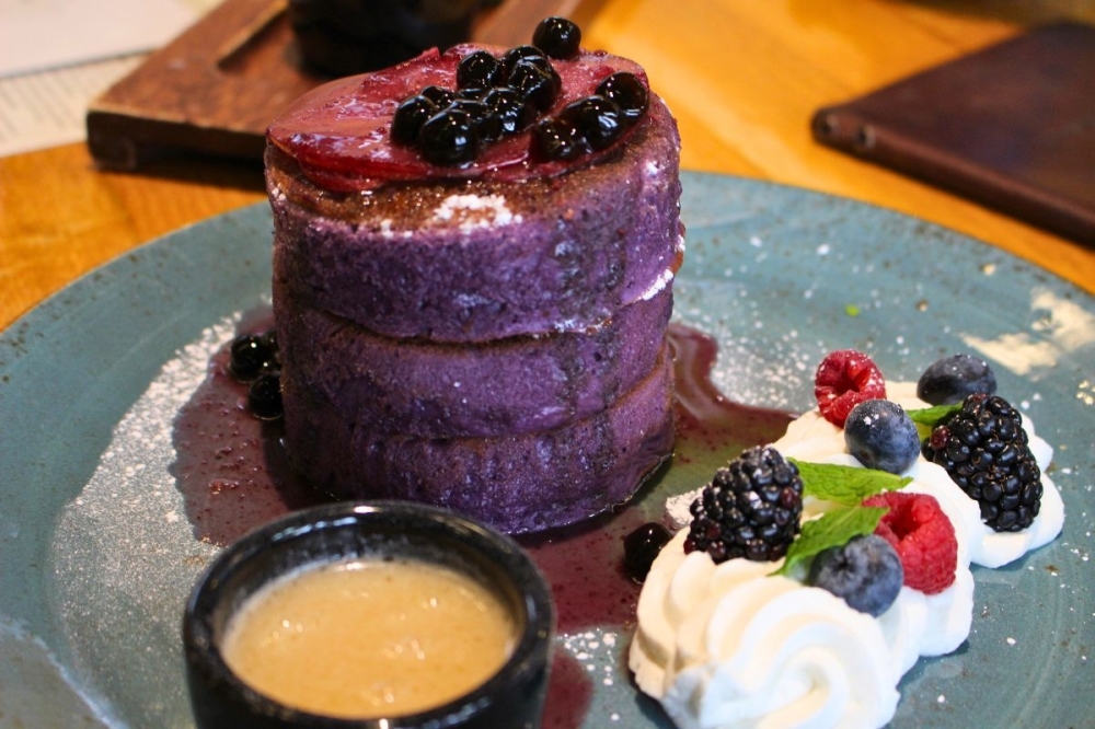 Traveler's Table balances foreign and familiar flavors in Montrose By Community Impact header image.