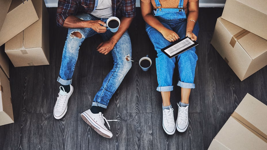 Lista de tareas para tu mudanza: 15 cosas que hacer antes de mudarte a una casa nueva – Por Realtor.com header image.