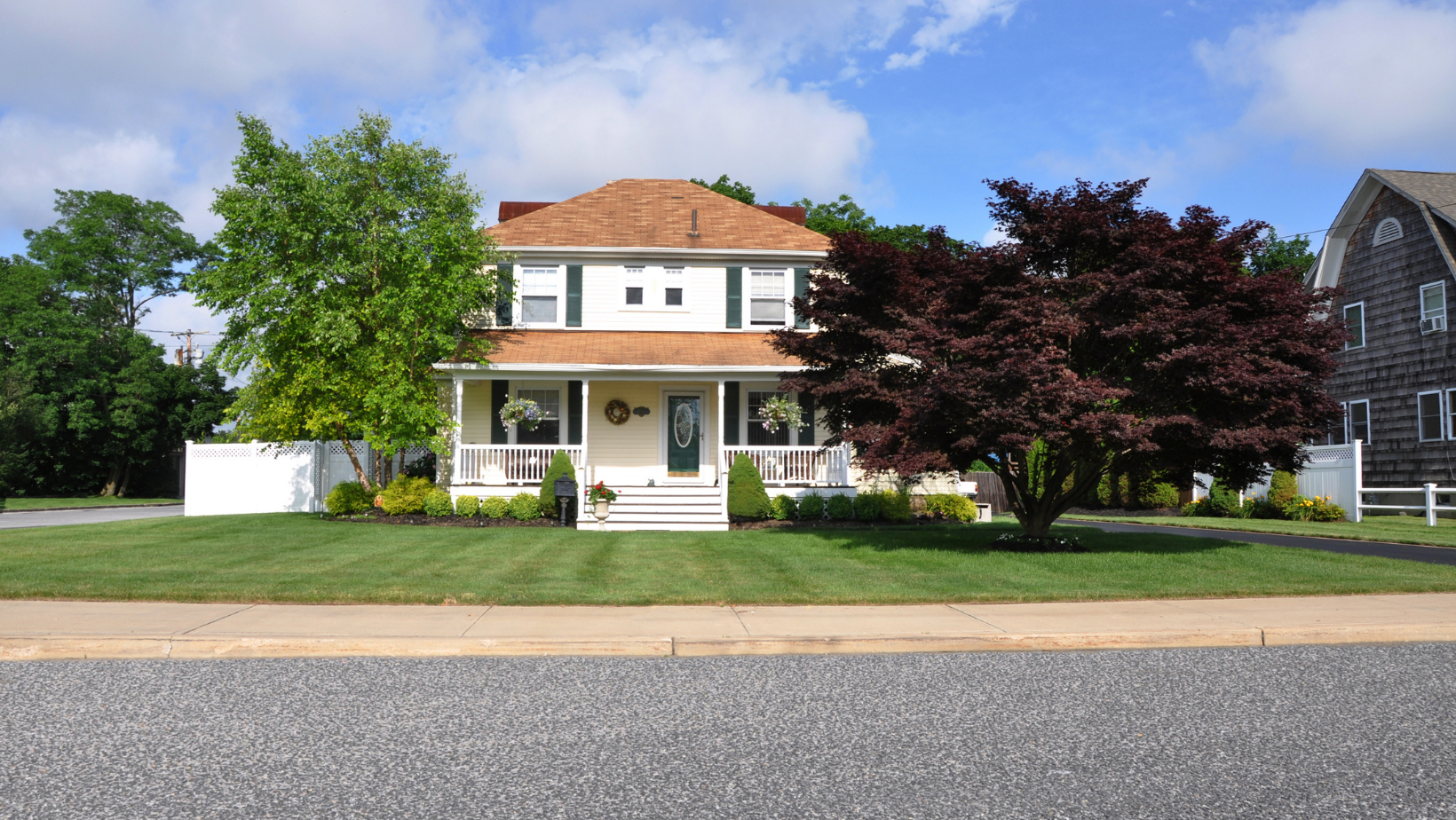 Does Your Tree Need a Trimming? By HomeKeepr header image.