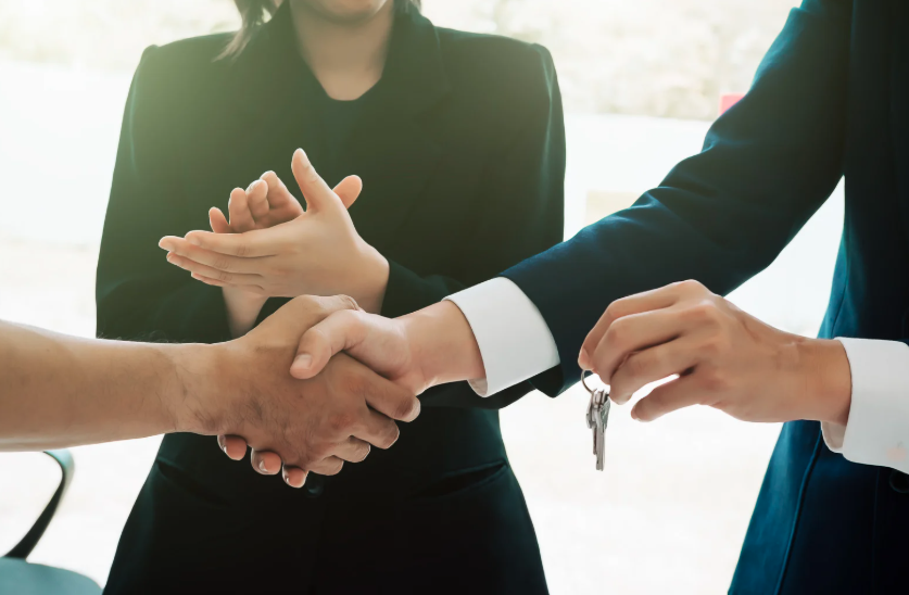 Selling Your Home? What to Look For Beyond the Offer Price header image.