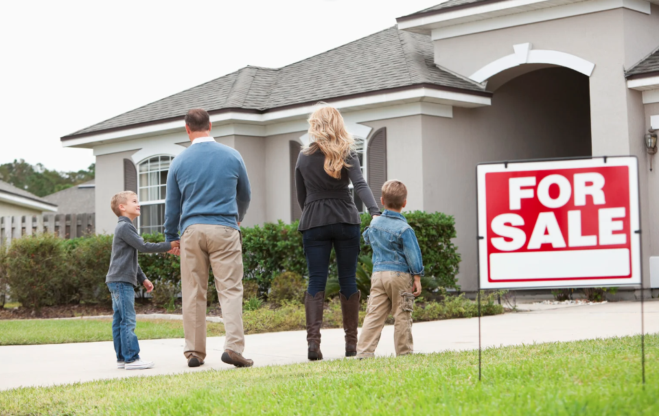 Quick Fixes for a Fast Home Sale: Simple Tweaks, Big Impact! header image.