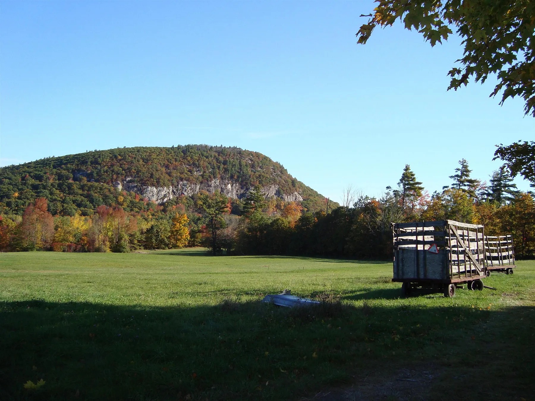 Navigating the New Hampshire Land Buying Process: Expert Tips for Making a Smart Investment! header image.