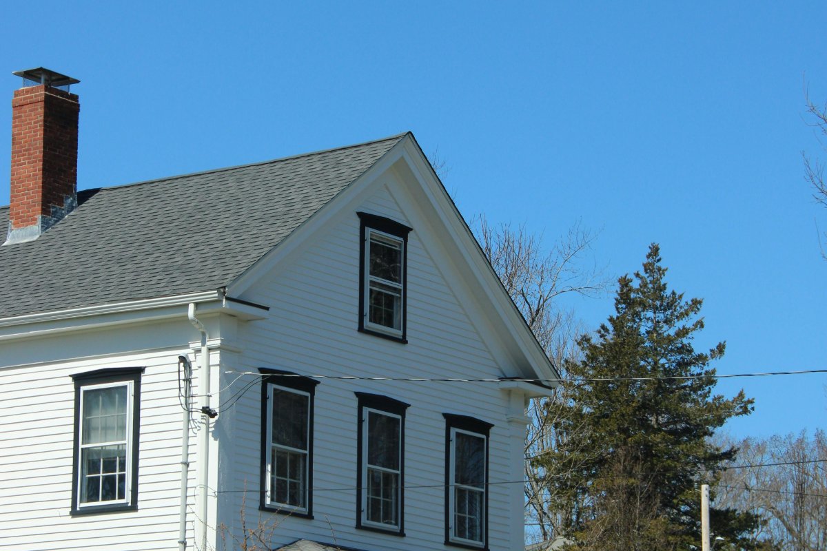 Classic New England colonial home in Merrimack NH style - The Phinney Team