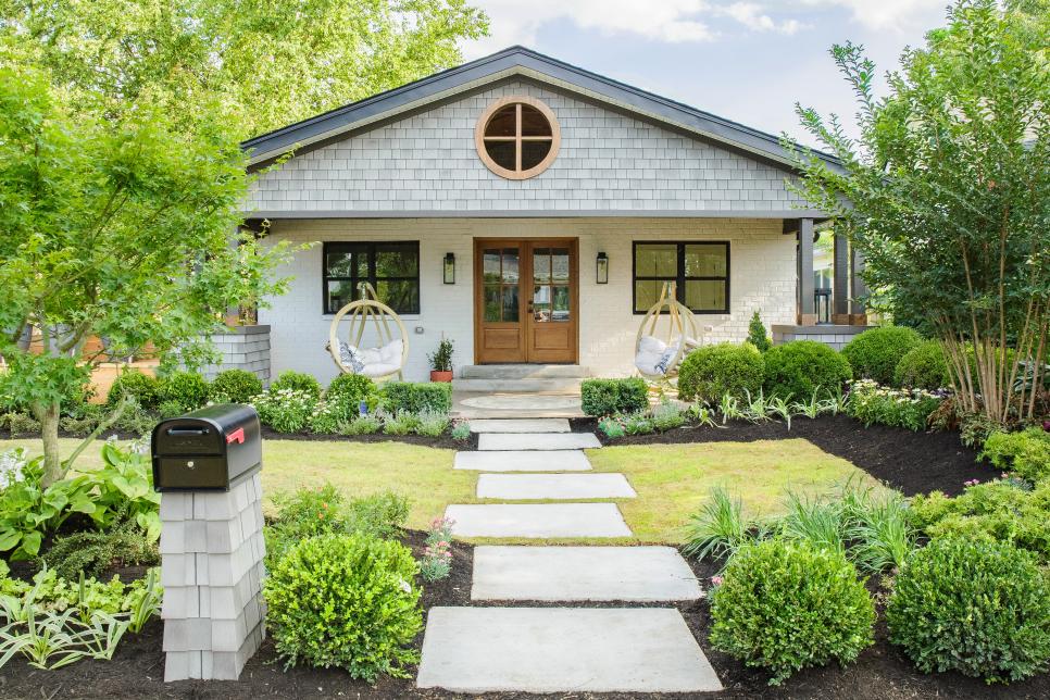 The Power of Curb Appeal: 3 Tips to Boost Your Home's Exterior Appeal Before Selling header image.