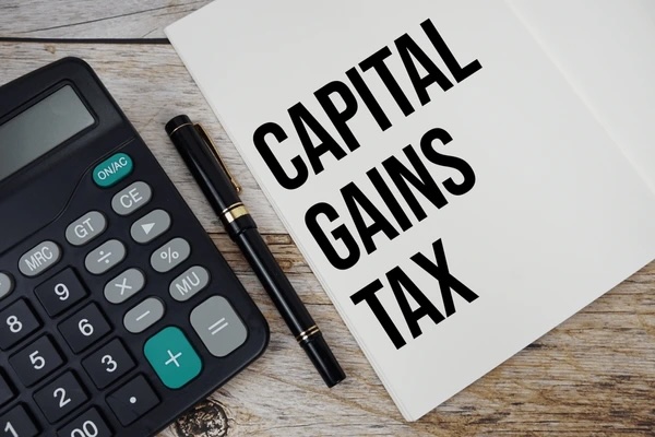 How to Avoid Capital Gains Tax on Real Estate in 2025 (Strategies) header image.