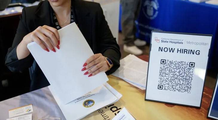 Consumer sentiment surges while inflation outlook dips, University of Michigan survey shows header image.