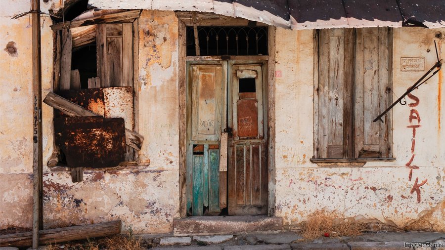 'Zombie' home foreclosures tick up nationwide. Here's how Arizona is different header image.