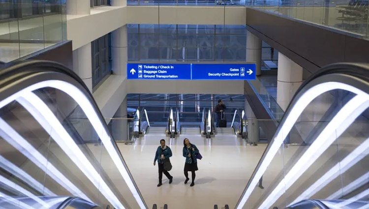 We're No. 1: Why Phoenix Sky Harbor is the best U.S. airport, per the Wall Street Journal header image.