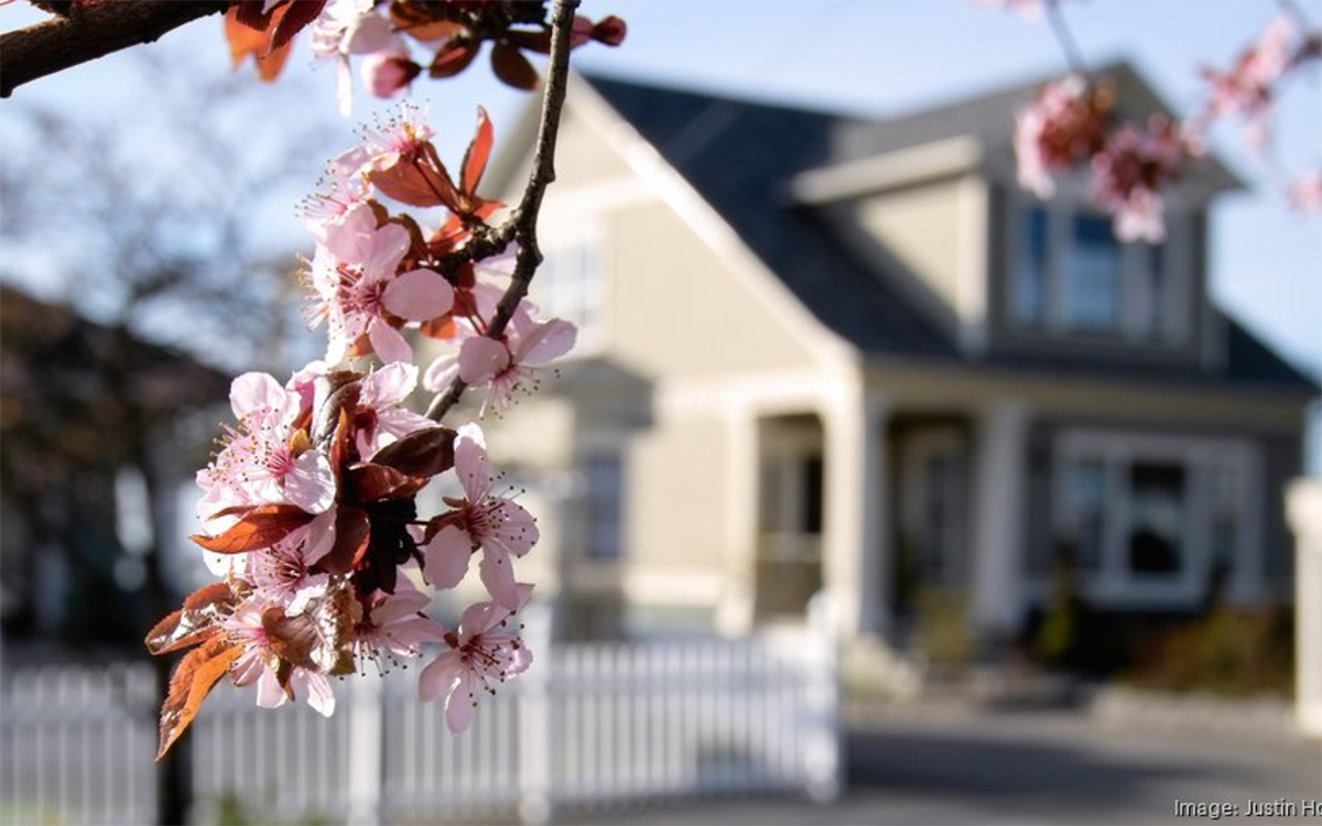 Housing market shifts to favor buyers — but they're not buying header image.