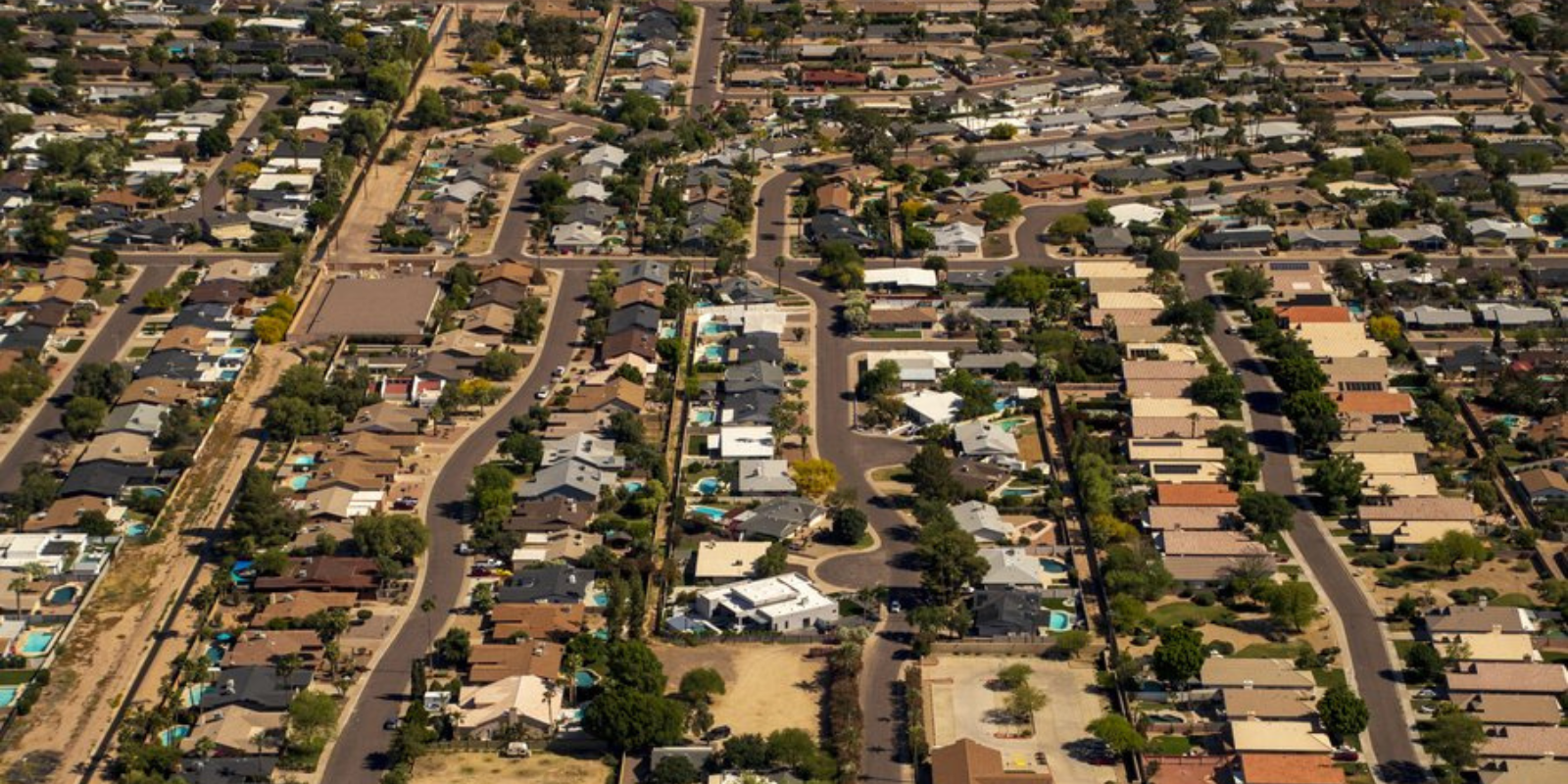 Canadian buyers snap up even more Arizona residential real estate header image.
