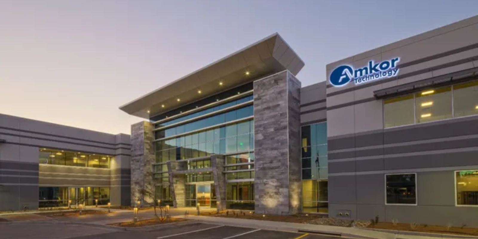 Chandler's Amkor Technology nabs $600M in federal funding for huge Peoria plant header image.