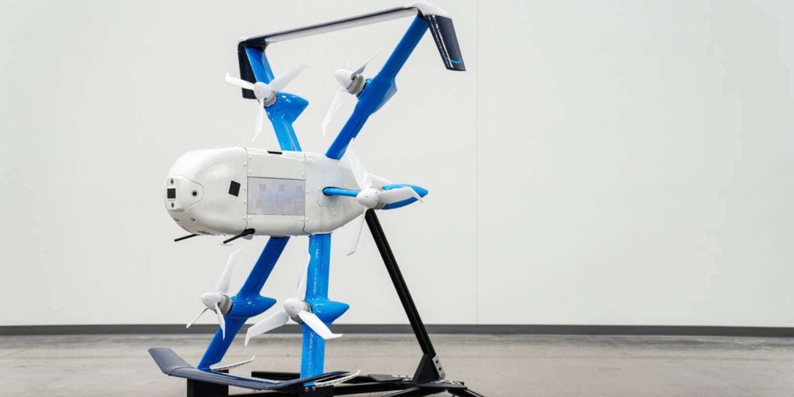 Amazon delivery drones now flying the skies of Arizona header image.