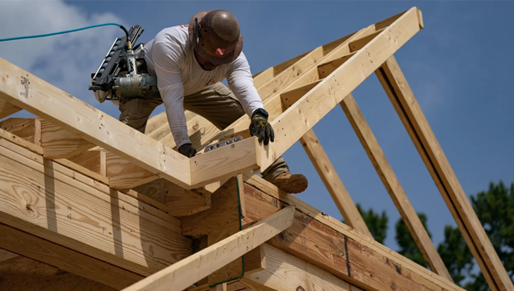 As mortgage rates fall, homebuilders are feeling good about the housing market again header image.