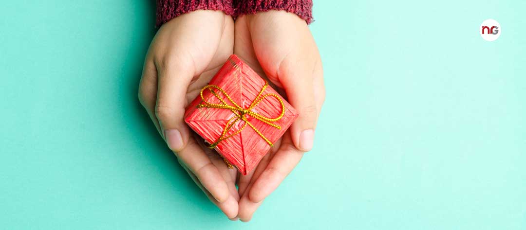 9 Ways to Share the Spirit of the Season header image.