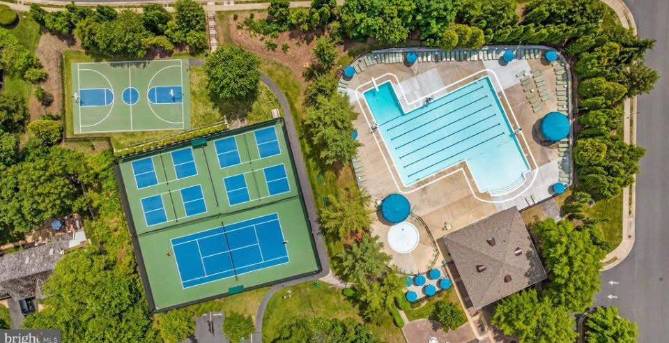 Fort Hunt Pools header image.