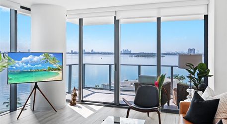 Key Questions to Ask During an Open House in Miami, FL header image.