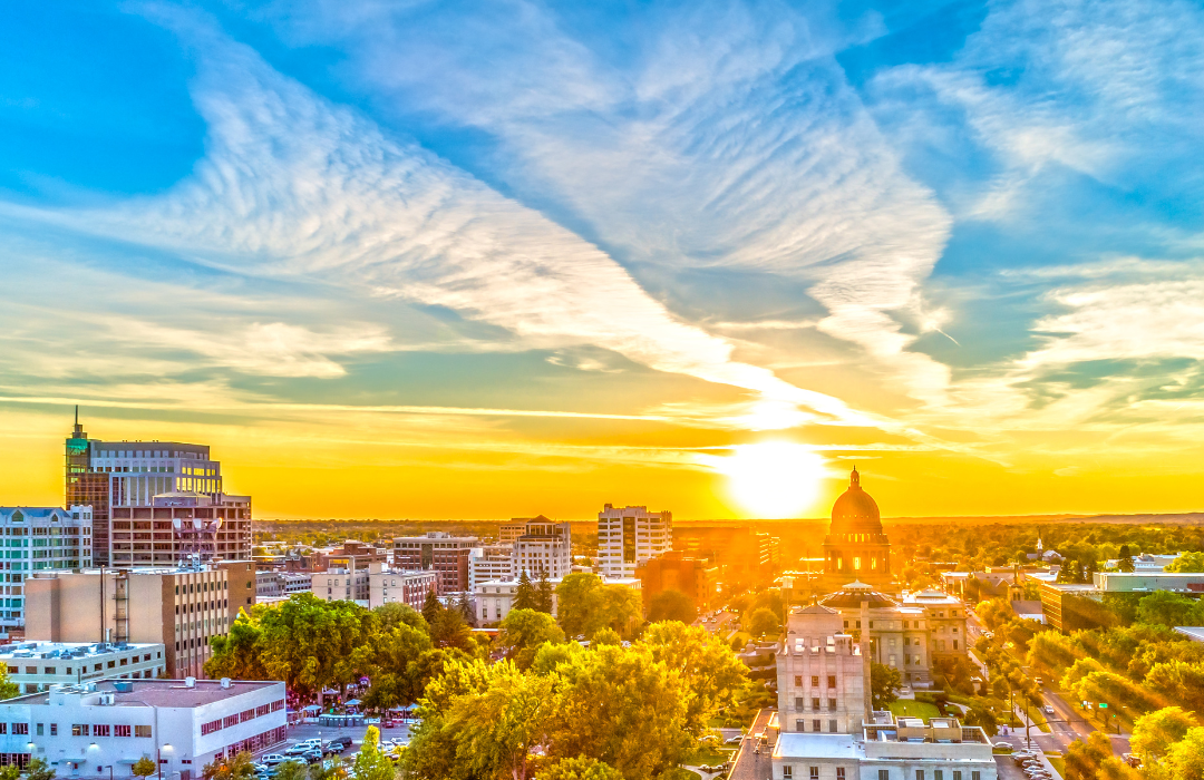 Moving Before Next School Year? Why Families Start House Hunting in Spring header image.