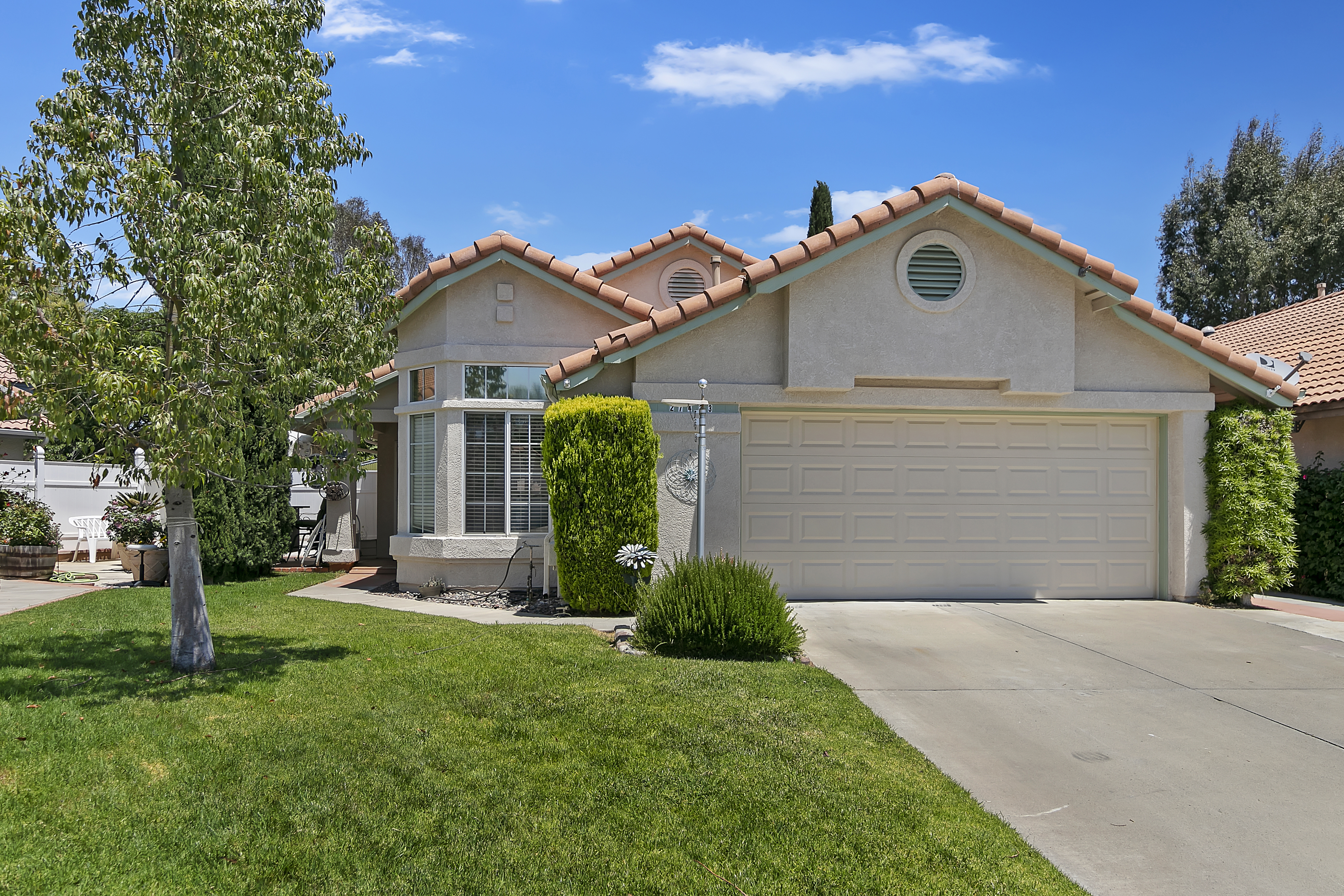 Short Sale: 27433 Family Cir, Menifee 92586 header image.