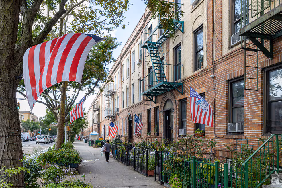 Welcome to Woodside header image.