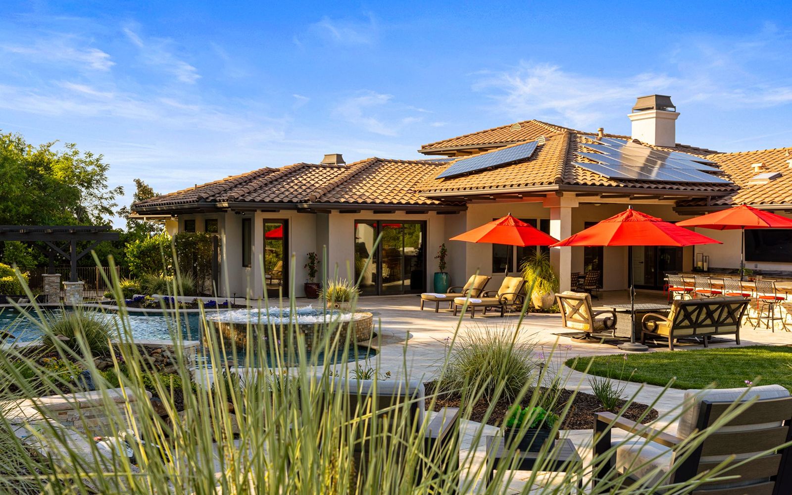 Luxury home backyard in El Dorado Hills, CA — buyer's market comparison with Santa Clara County