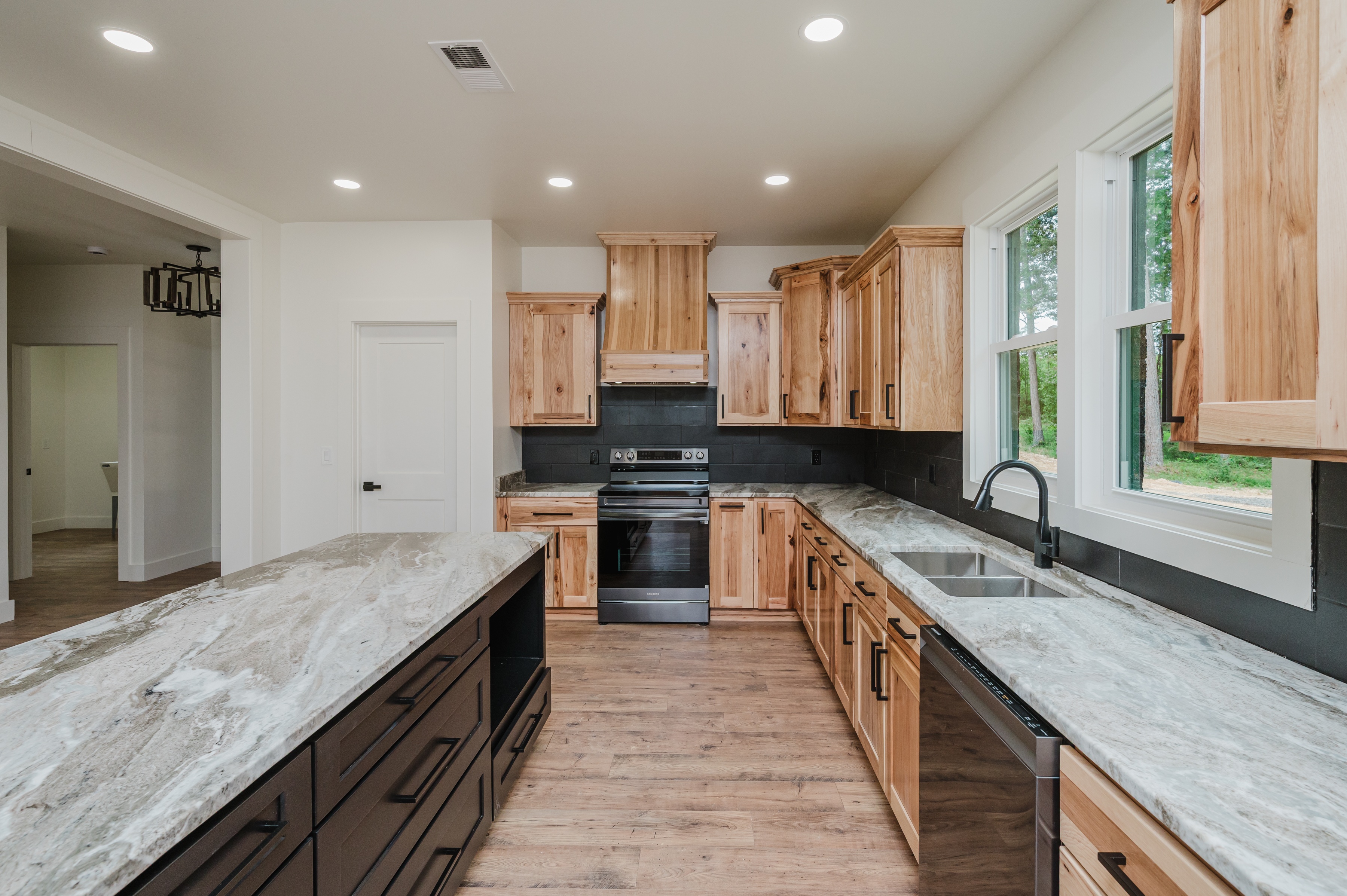 Alabama Real Estate 2025: A Smart Guide for Buyers, Sellers & Investors header image.