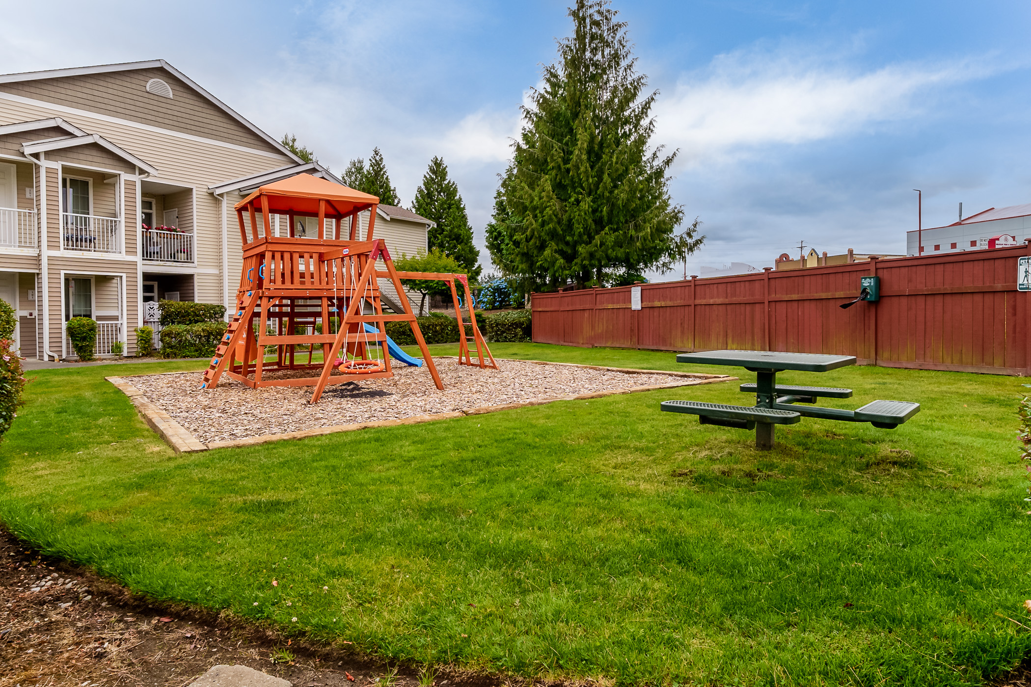 Puyallup Condo with Mt Rainier views! header image.