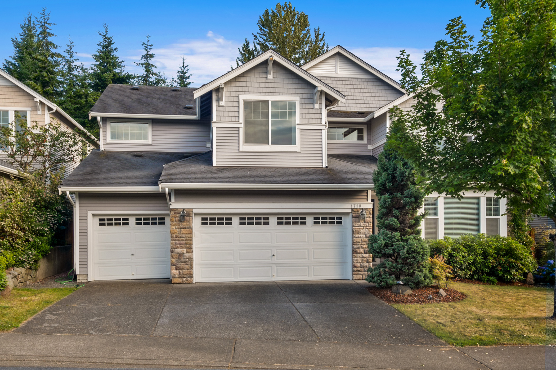 Beautiful Lakeland Hills Home! header image.