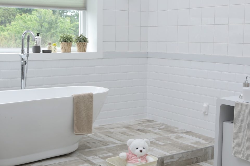 Ideas to Make a Small Bathroom Feel Larger header image.