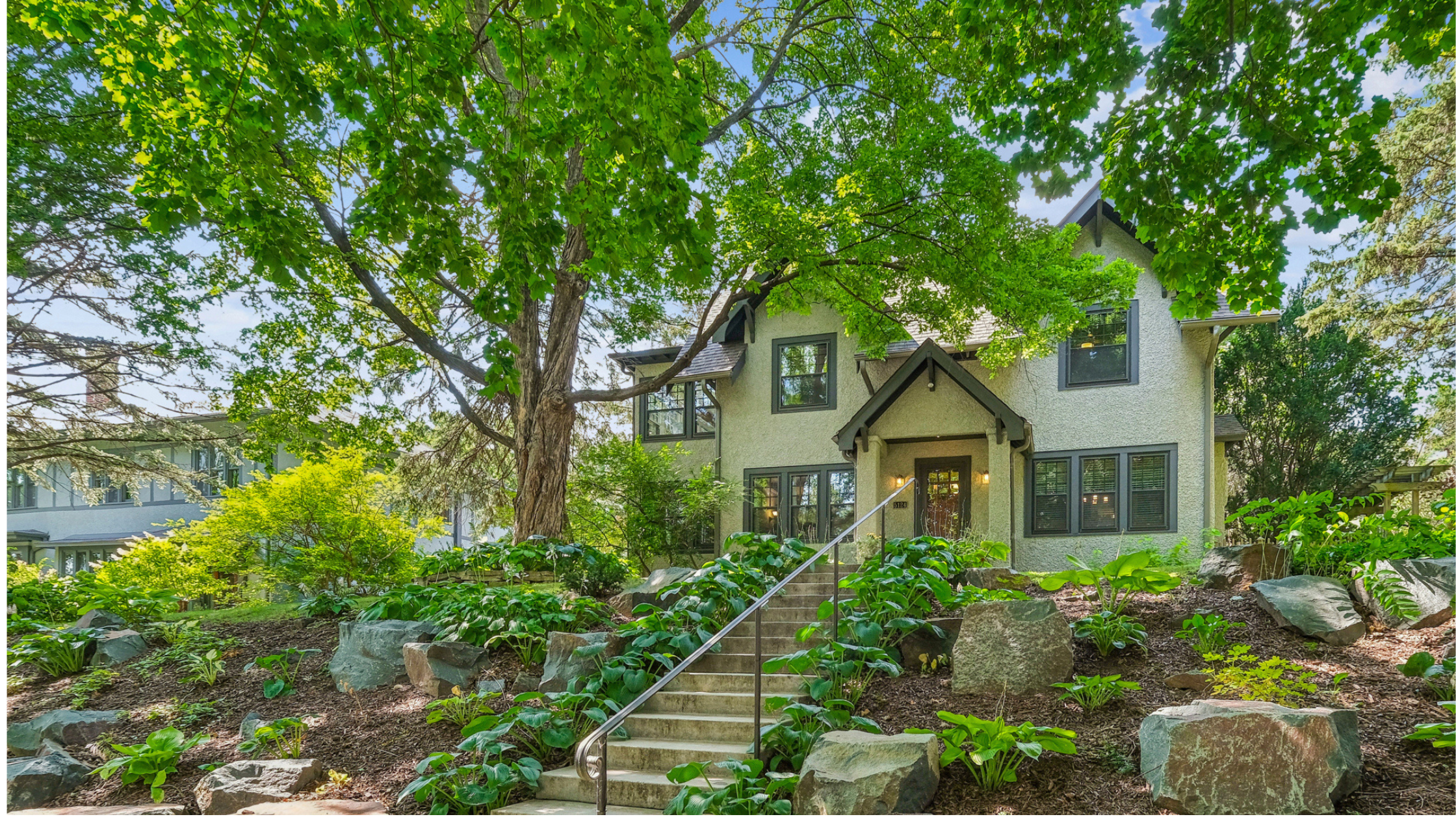 Paying Attention in a Changing Market header image.