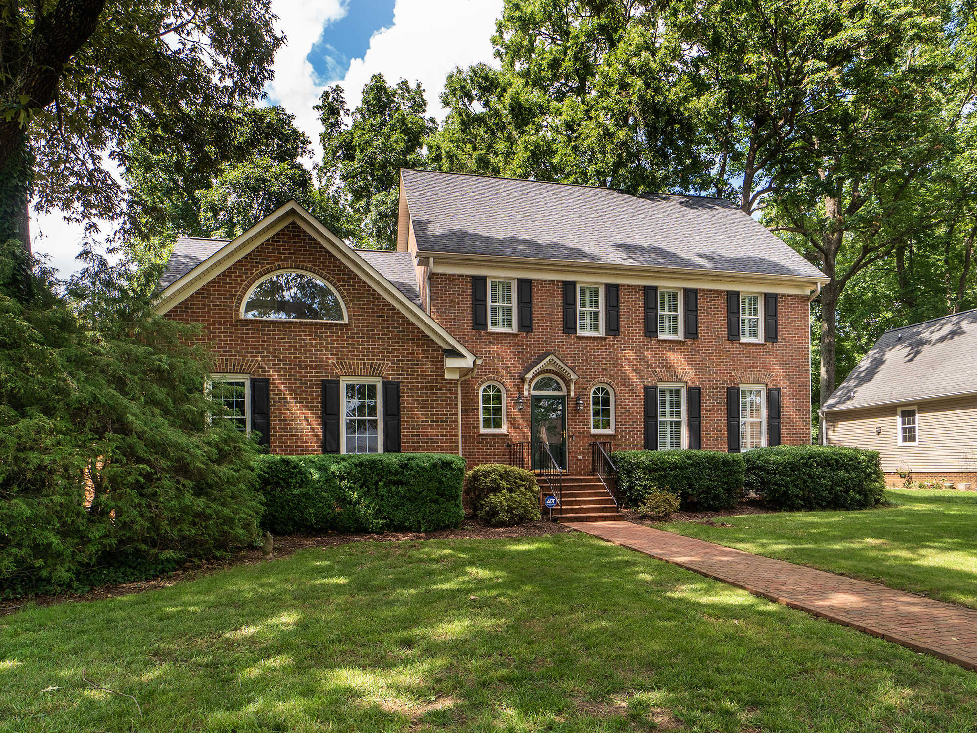 3235 Hiddenwood Lane header image.